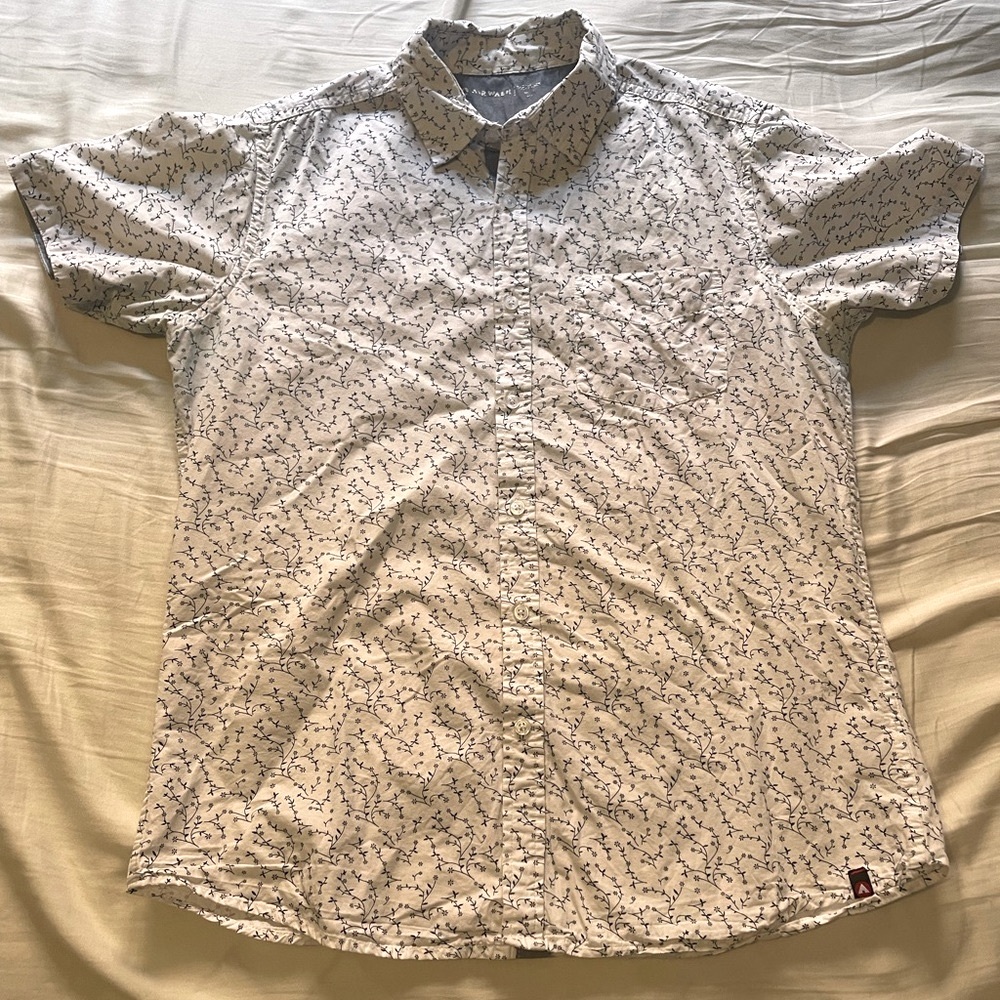 🚨2 for $12🚨 white floral button up